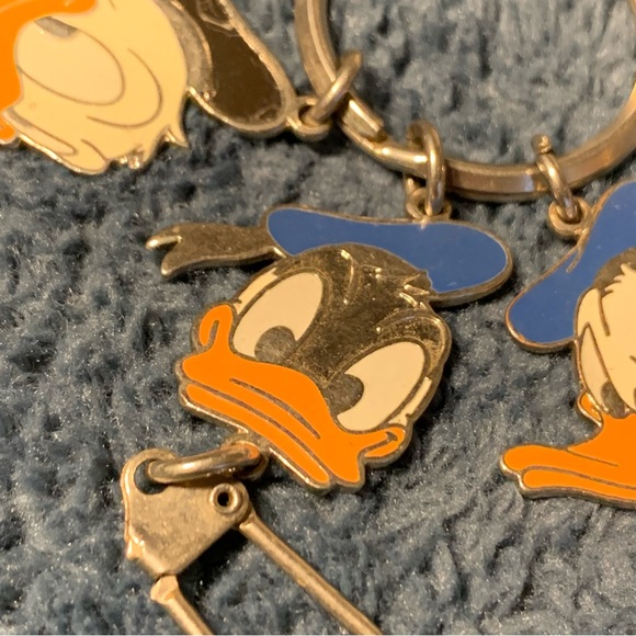 Vintage 90s Donald Duck Keychain Disney - Picture 4 of 5
